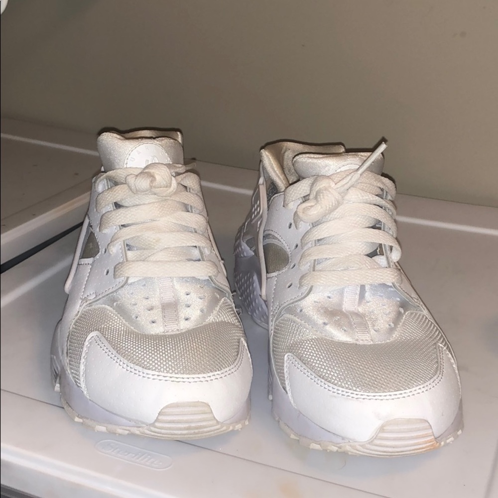 Nike huarache white